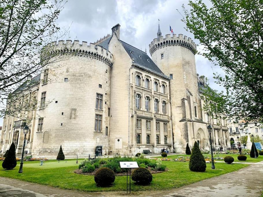 Marie Lou A La Ville - Hyper Centre - Wifi - Transports Et Commerces - Conciergeriej&N アングレーム エクステリア 写真